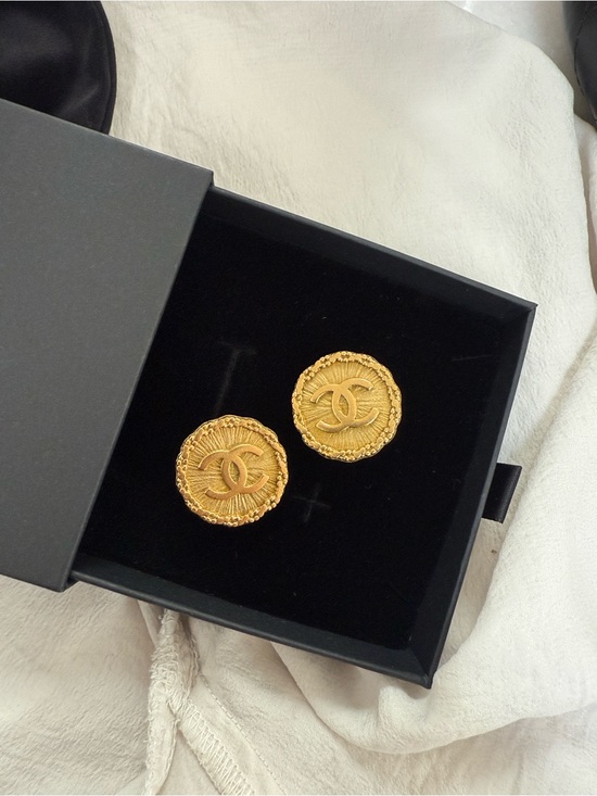 CHANEL Jewelry - CHANEL Vintage Gold Jewlery